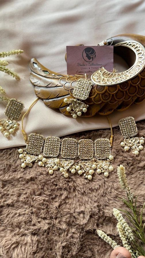 Kundan choker with earrings and tikkas